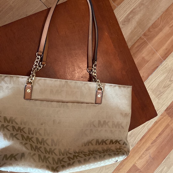 Michael Kors purse - Picture 5 of 7